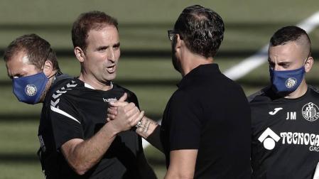 Saludo entre Jagoba Arrasate y José Bordalás.