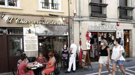 Tranquilidad inusual este sábado 4 de julio en el Casco Viejo de Pamplona.