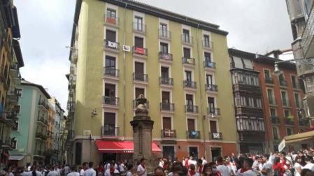 Imágenes de la calle Navarrería esta tarde