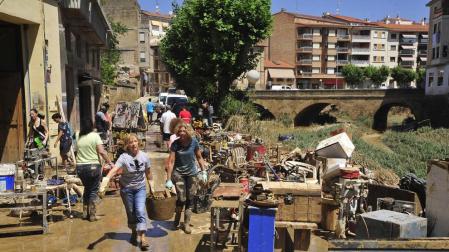 9 de julio de 2019. Tafalla amaneció literalmente arrasada. La fuerza del agua y el barro dejó inutilizables decenas de objetos materiales y anegó decenas de bajos, viviendas y establecimientos comerciales y de hostelería.