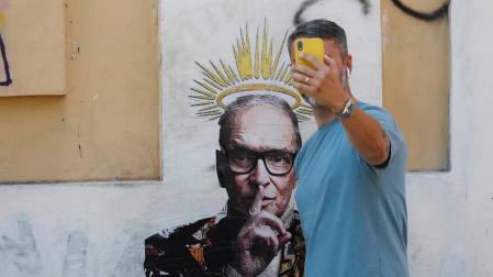 Ennio Morricone ya reposa en un cementerio romano tras un funeral privado
