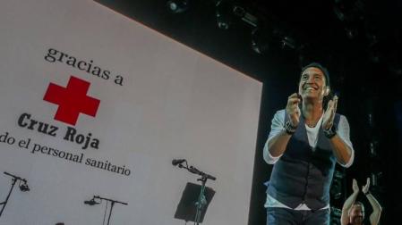 Los Secretos inyectan a los sanitarios su energía rocanrolera