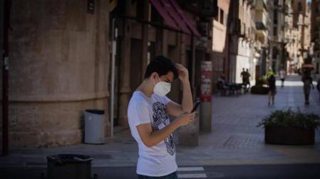La mascarilla será obligatoria desde mañana en Cataluña aunque haya distancia de seguridad