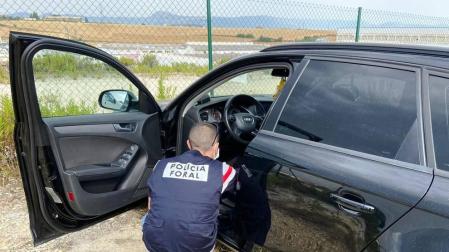 Un conductor con cuatro retiradas de carné se da a la fuga tras conducir de forma temeraria en la Ronda de Pamplona
