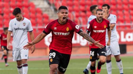 El "Cucho" y Kubo mantienen vivo el sueño del Mallorca