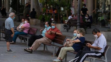 Aumentan los casos en Cataluña y se extiende el uso permanente de mascarilla