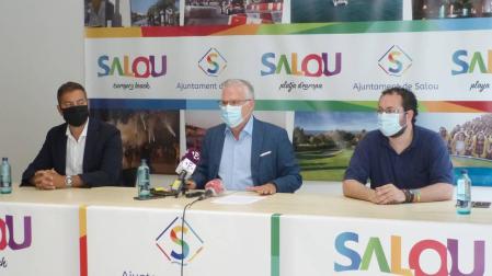 El alcalde de Salou, en el centro.