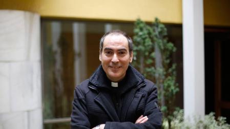 Rafael Pardo, sacerdote: "El covid nos ha desmontado el 'final feliz' al que estábamos acostumbrados"