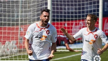 Enric Gallego y Darko Brasanac celebran el 1-1.