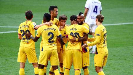 Los jugadores del Barça celebran el único gol del partido.