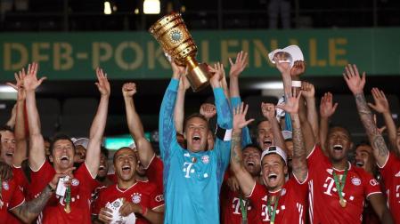 Neuer celebra el título de Liga del Bayern el pasado 5 de julio.