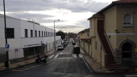 Vista de la calle María Auxiliadora, en el barrio de la Txantrea, que se convertirá en zona peatonal.
