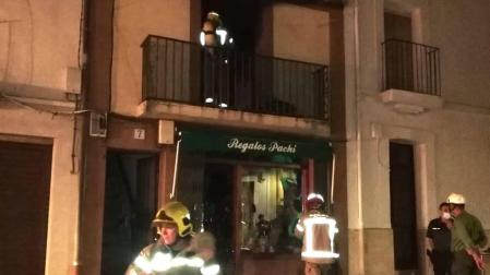 Bomberos en el incendio de Guadalupe.