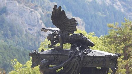 Un mausoleo para el gran tenor navarro