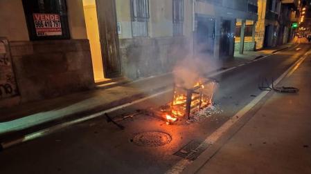 La batería de un patinete eléctrico explota y provoca un incendio en un piso