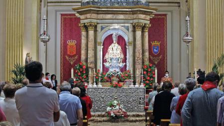 El altar de San Fermín, instantes antes de dar comienzo la eucaristía de la Octava, este martes.