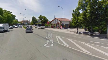Cuatro trasladados por la colisión de una villavesa en la avenida Baja Navarra