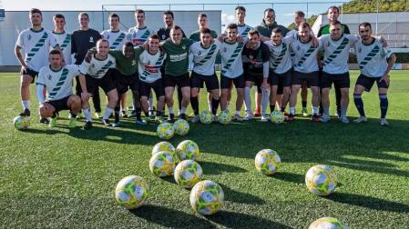 El Pamplona, equipo que se enfrentará el sábado a la Mutilvera en la primera semifinal del 'playoff', entrenó este miércoles en el campo de Merkatondoa en Estella.