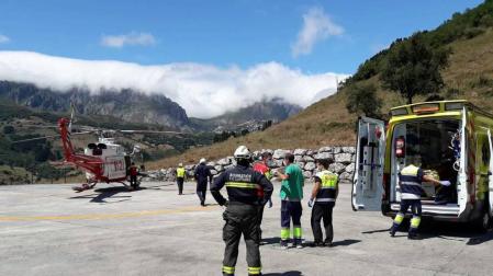 Rescatado un pamplonés de 59 años que cayó por un talud de 15 metros