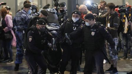 Más de 130 detenidos en la protesta contra las reformas para que Putin se perpetue en el poder