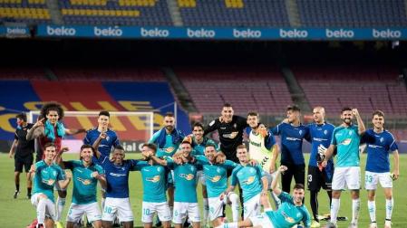Los jugadores de Osasuna celebran la victoria.