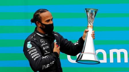 Hamilton, nuevo líder tras ganar en Hungría; Carlos Sainz, décimo