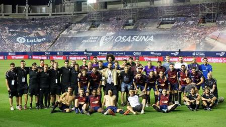 Foto de familia de la plantilla de Osasuna en El Sadar.