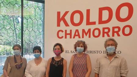 La consejera Esnaola inaugura la exposición 'El Santo Christo Ibérico. Koldo Chamorro'