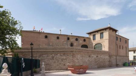 De fortaleza a palacio señorial, en Cortes