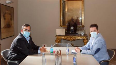 El vicepresidente Remírez y el alcalde de Tudela, Alejandro Toquero durante la rueda de prensa.