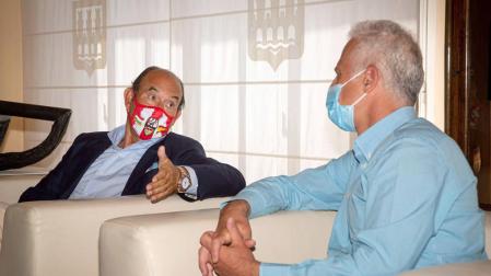 El alcalde de Logroño, aislado por contacto con un positivo de coronavirus