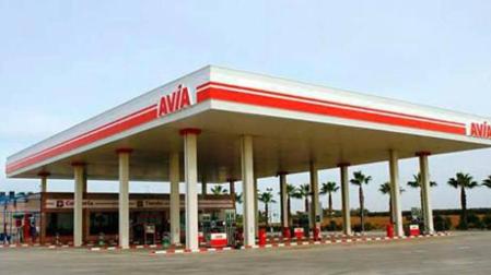 Empleadas de una gasolinera denuncian su despedido por no ponerse minifalda