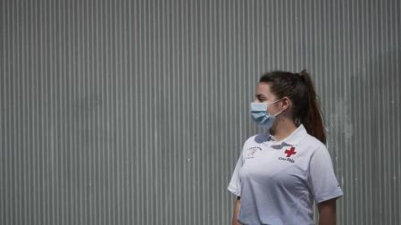Todas las fotos de este jueves, 23 de julio, en Mendillorri, donde se está preparando, en las inmediaciones del Instituto de Educación Secundaria, la zona para realizar las PCR a los jóvenes de entre 17 y 28 años