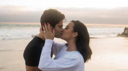 La cantante Demi Lovato y el actor Max Ehrich anuncian su compromiso
