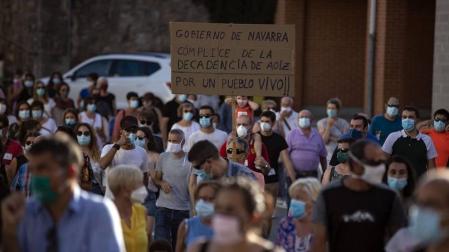 Más de un millar de personas, entre vecinos, trabajadores y familiares participaron en la protesta y pidieron “alternativas” y un futuro para la zona.
