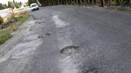 Baches en la carretera del Instituto Benjamin de Tudela hacia la A-68