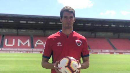 El futbolista 'Kako' Sanz, con la camiseta del Numancia.