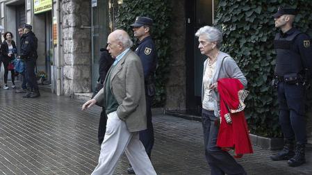 La Policía registra los domicilios de Jordi Pujol y tres de sus hijos