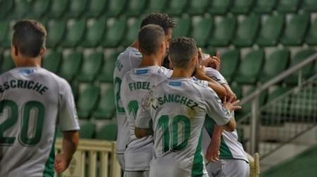 Técnicos y jugadores del Elche muestran su indignación y piden una solución "inmediata"