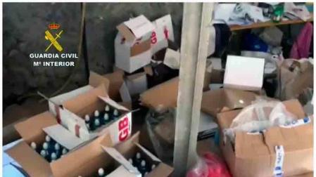 Dos detenidos y 6.400 litros de falso gel desinfectante requisados