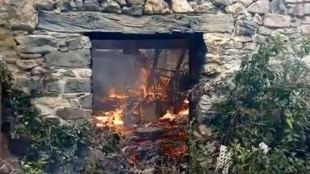 Un hombre quema presuntamente su casa y su furgoneta en Goizueta