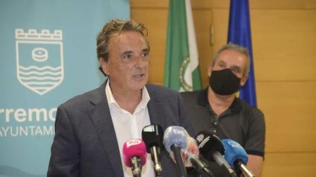 El alcalde de Torremolinos, José Ortiz, durante la rueda de prensa.