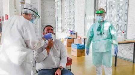 Un velatorio multitudinario origina un brote en Granada
