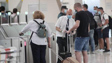 922 nuevos positivos en España, un leve descenso respecto al día anterior