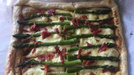 Hojaldre, jamón, trigueros y queso
