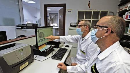 Los cazadores de huellas delictivas