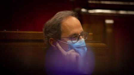 El presidente de la Generalitat, Quim Torra, durante el inicio de la sesión del pleno extraordinario del Parlamento de Cataluña.