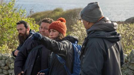 La directora de cine gallega Paula Cons Varela, en un momento del rodaje en la isla de Sálvora.