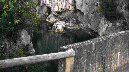 Puente sobre el río Salazar junto a la foz de Arbayún.