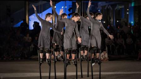 Danza sobre zancos, este martes en la Ciudadela, en el Festival de las Murallas